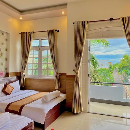 Phuc Hung 2 Hotel Rạch Giá Buitenkant foto