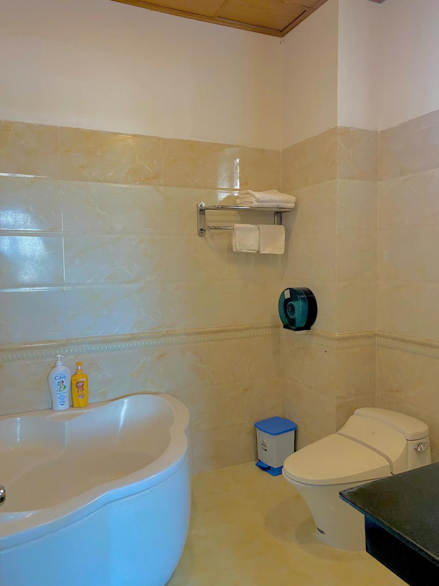 Phuc Hung 2 Hotel Rạch Giá Buitenkant foto