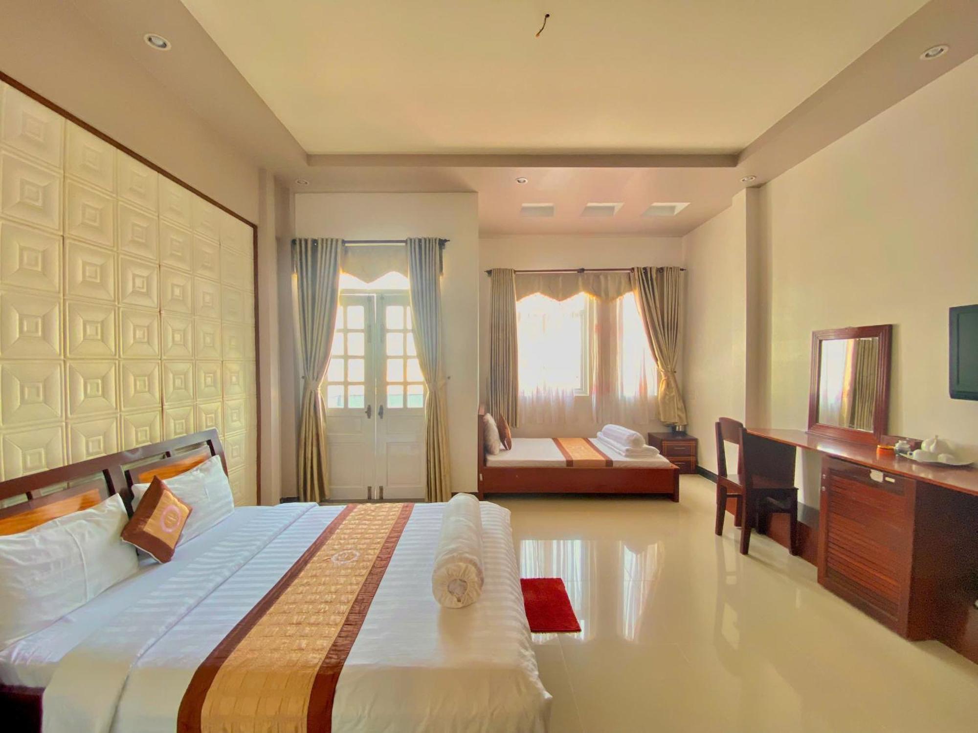 Phuc Hung 2 Hotel Rạch Giá Buitenkant foto