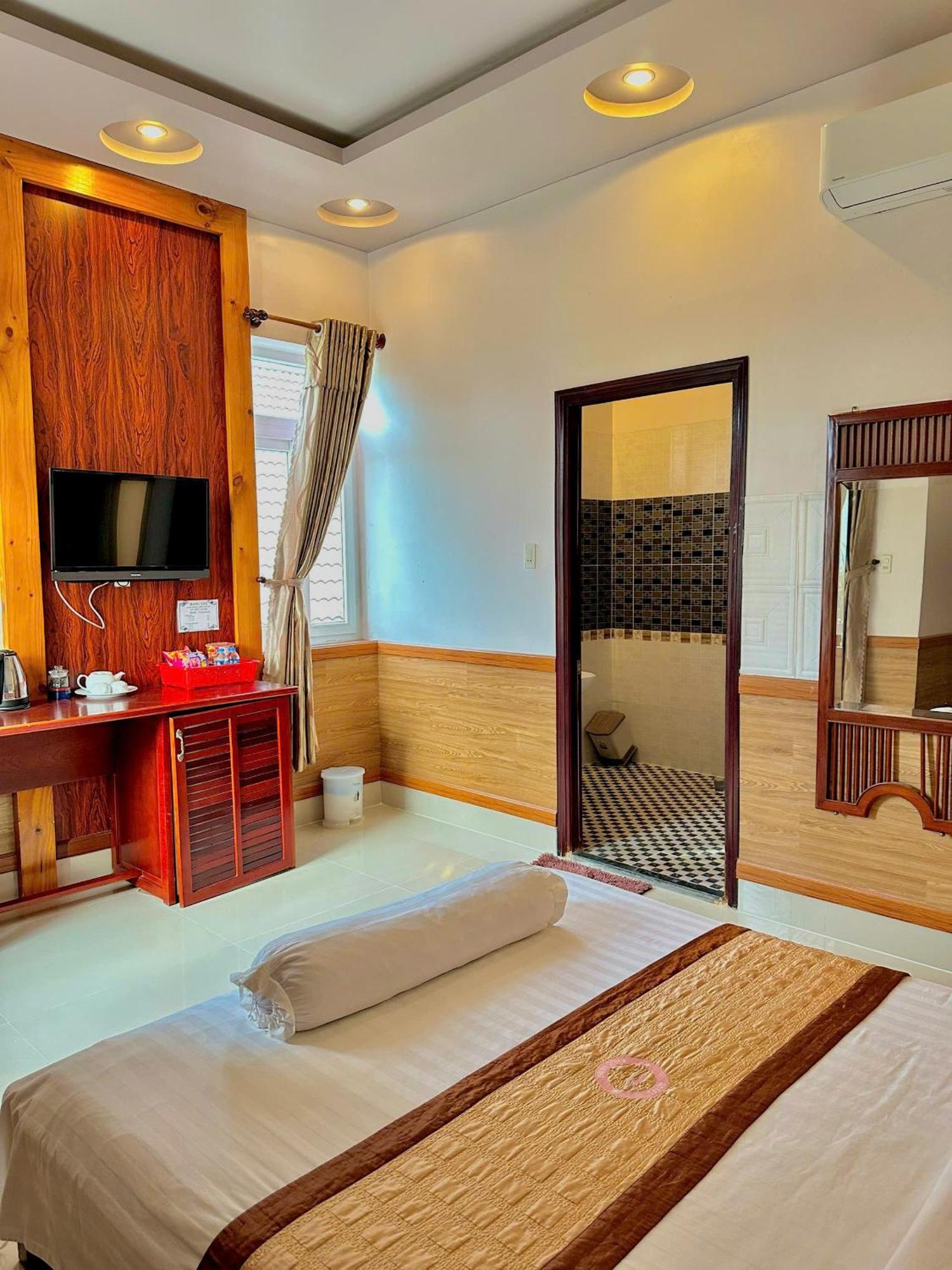 Phuc Hung 2 Hotel Rạch Giá Buitenkant foto