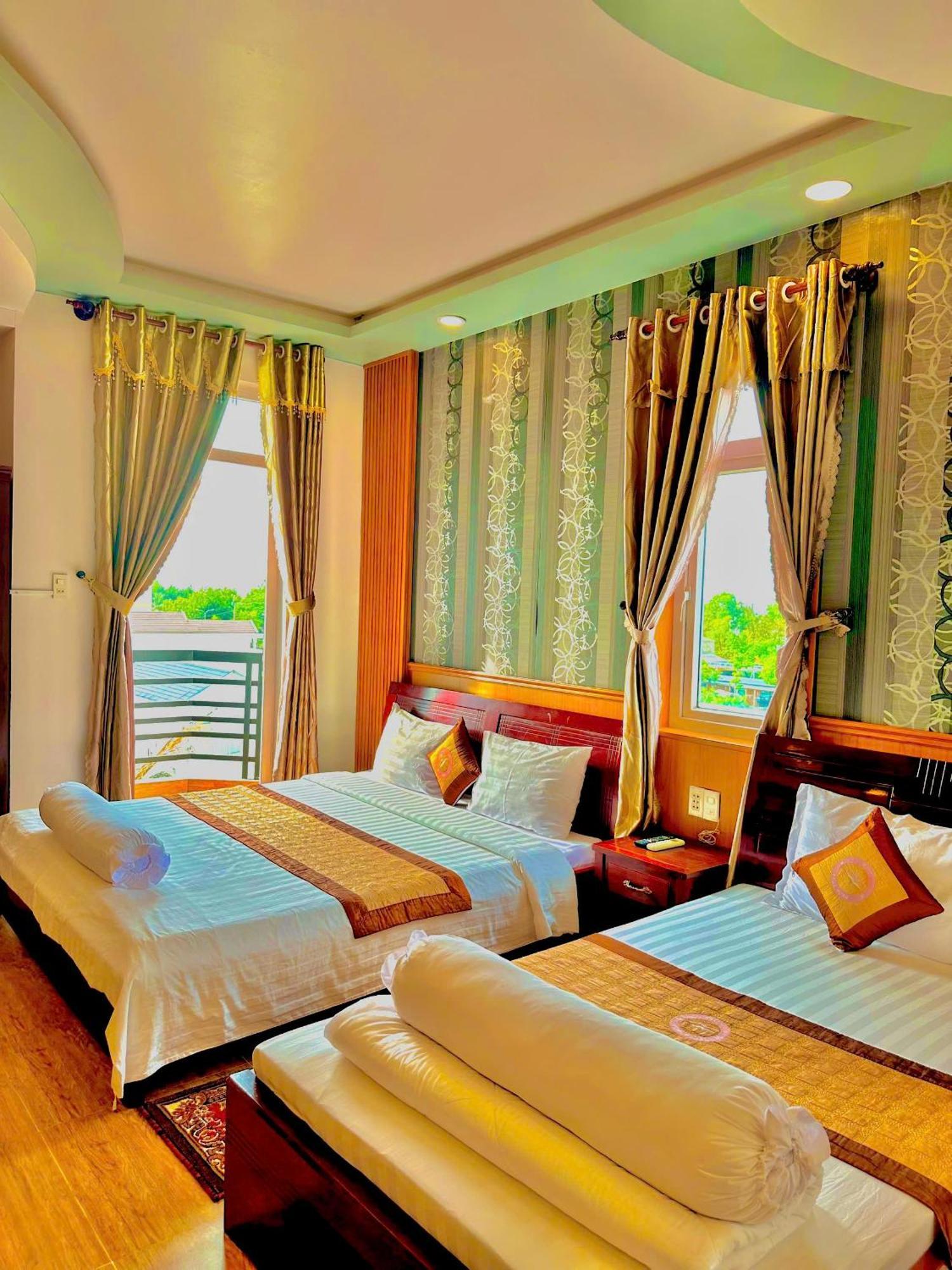 Phuc Hung 2 Hotel Rạch Giá Buitenkant foto