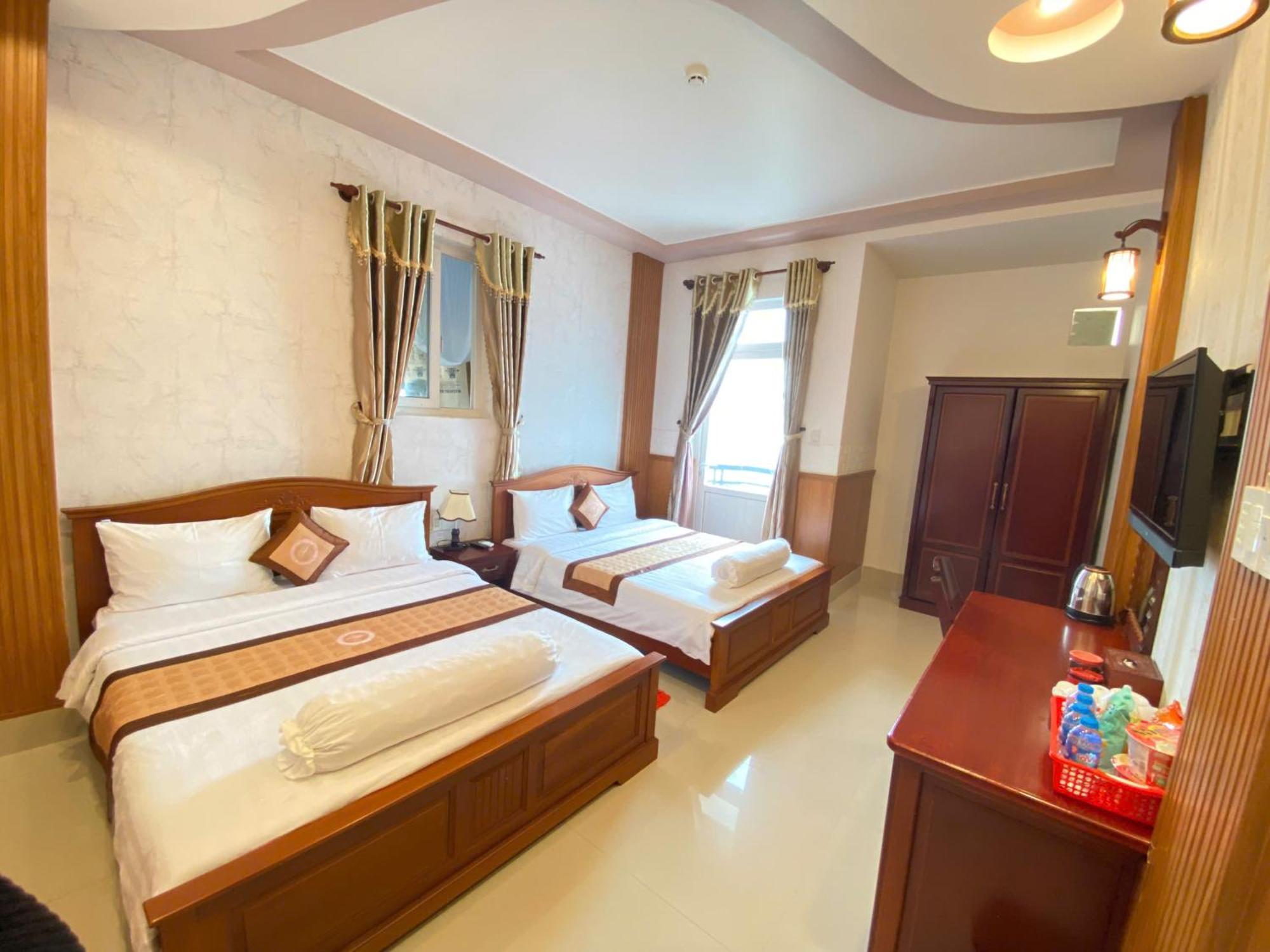 Phuc Hung 2 Hotel Rạch Giá Buitenkant foto